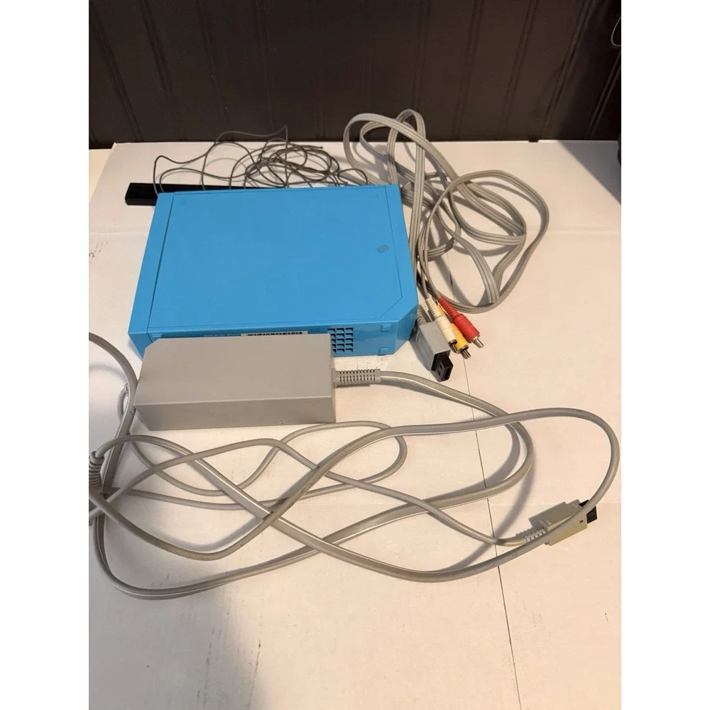 Nintendo Wii Video Game System Console Bundle Rvl-101 Blue Turns On. No Remote